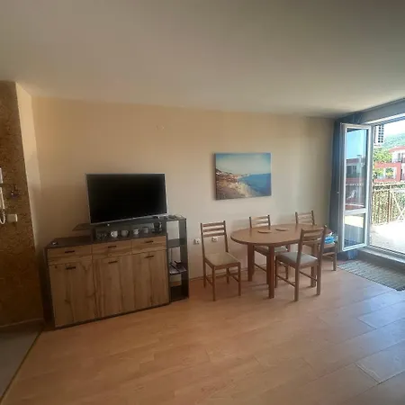 Amartmán Přímo U Moře - Elenite Až 5 Osob Apartmán *